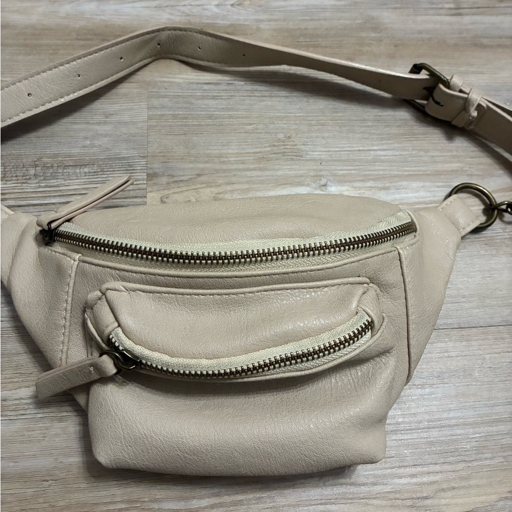 American Eagle waist pack
